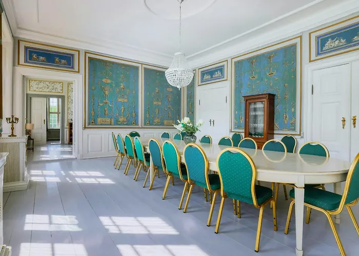 Manor With Soul Between Forest And On Funen Hébergement de vacances