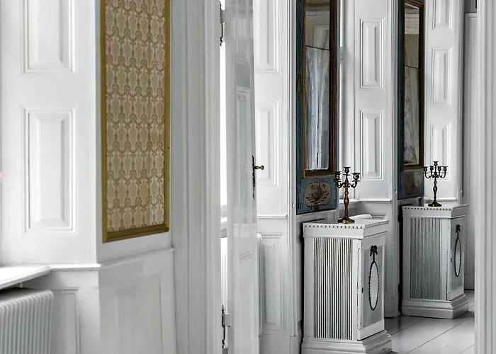 Manor With Soul Between Forest And On Funen Hébergement de vacances