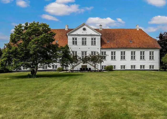 Manor With Soul Between Forest And On Funen Hébergement de vacances Ullerslev